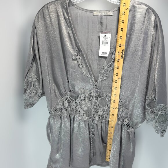 Red by BKE Frost Gray Lace Detail Blouse - Size Large - Picture 5 of 7